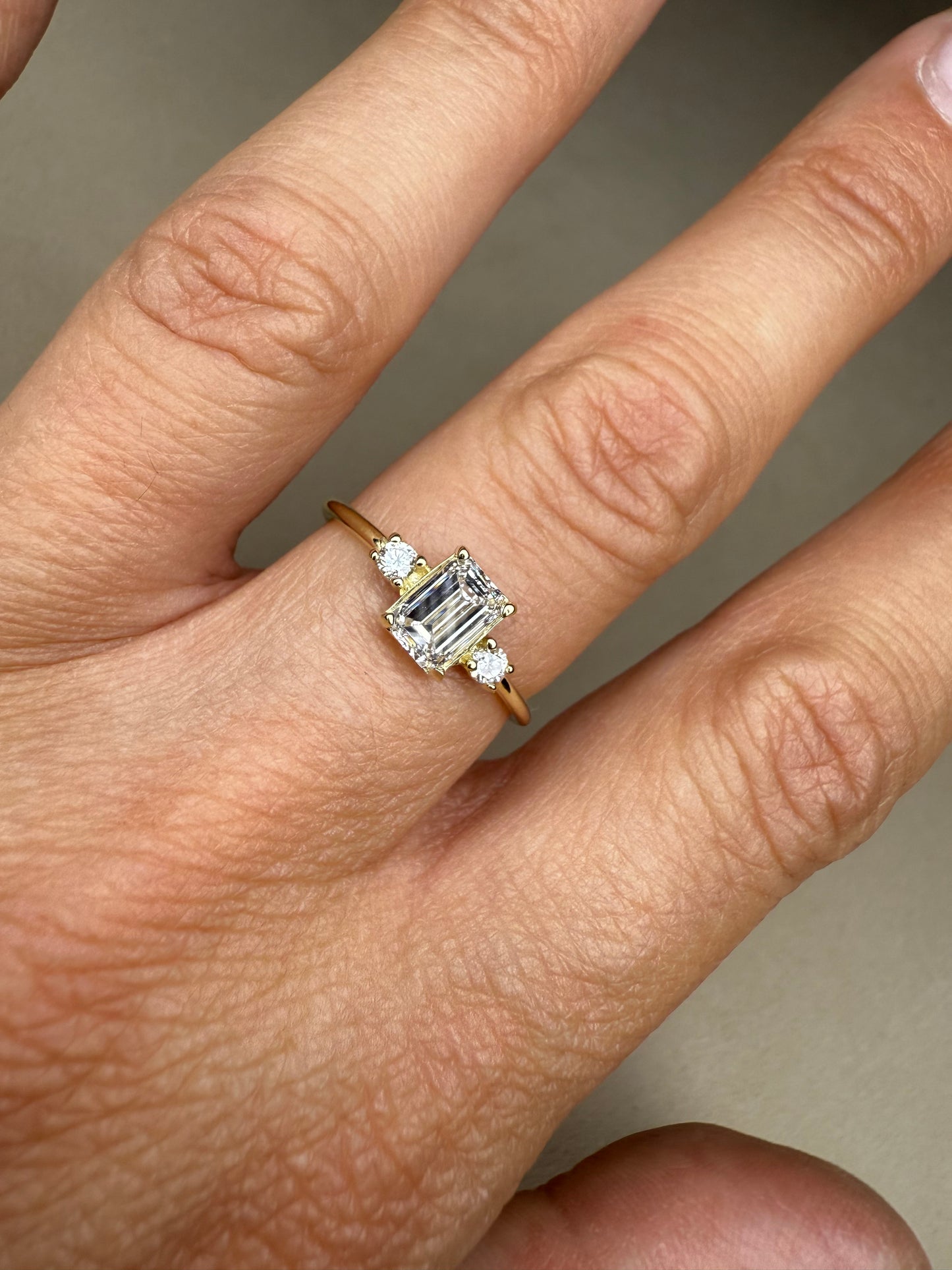 KAN0009A - Anillo Silka Diamante 9k
