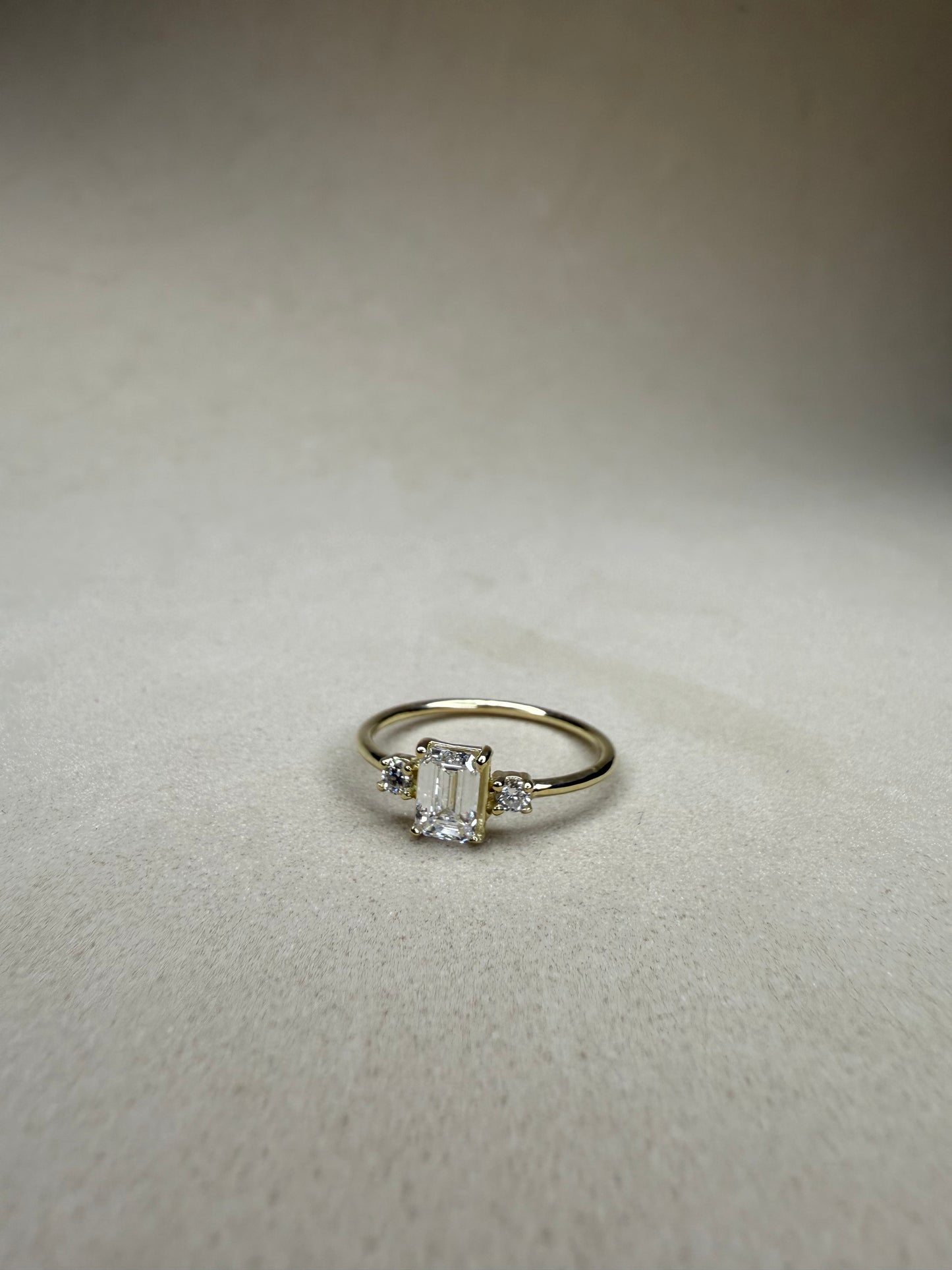 KAN0009A - Anillo Silka Diamante 9k
